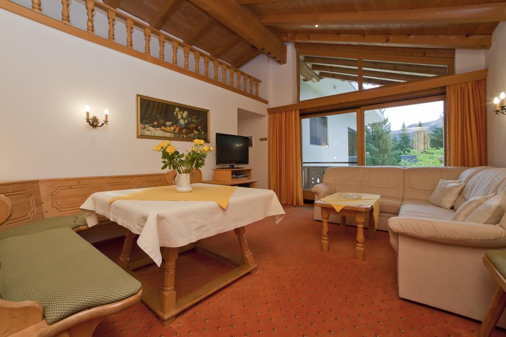 Ferienwohnung Haus Waldrand Oberndorf in Tirol Exterior foto
