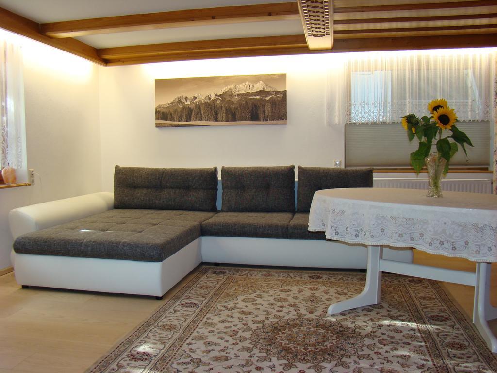Ferienwohnung Haus Waldrand Oberndorf in Tirol Exterior foto