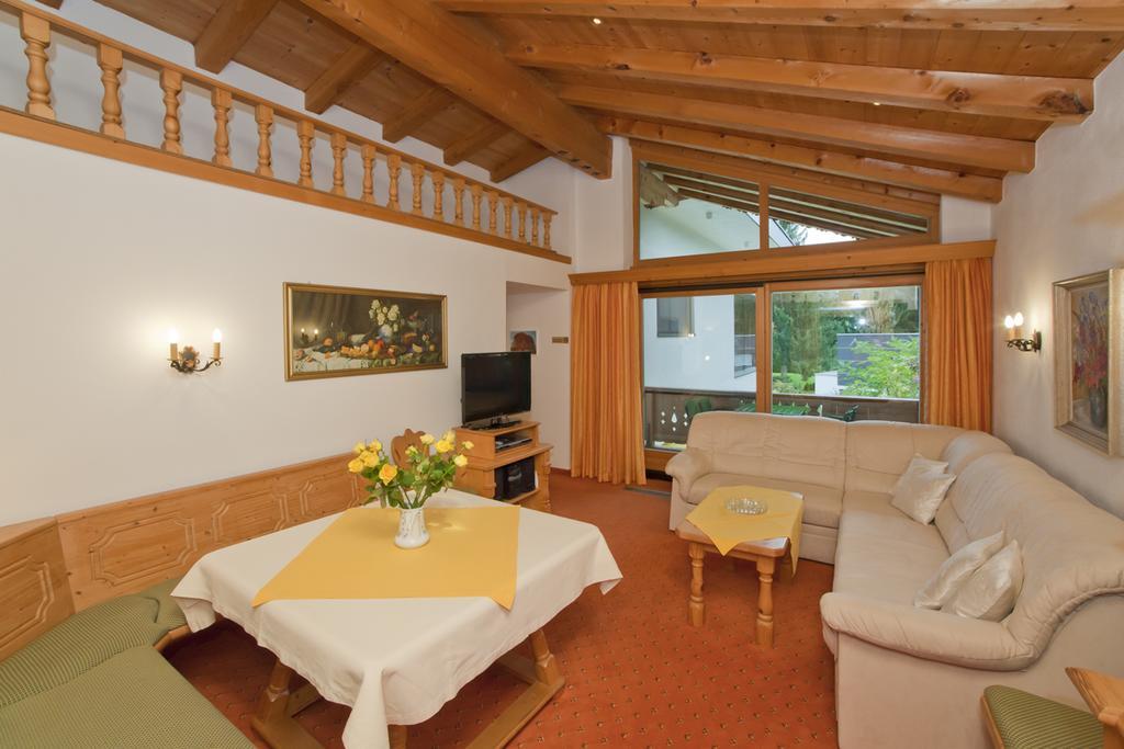 Ferienwohnung Haus Waldrand Oberndorf in Tirol Exterior foto